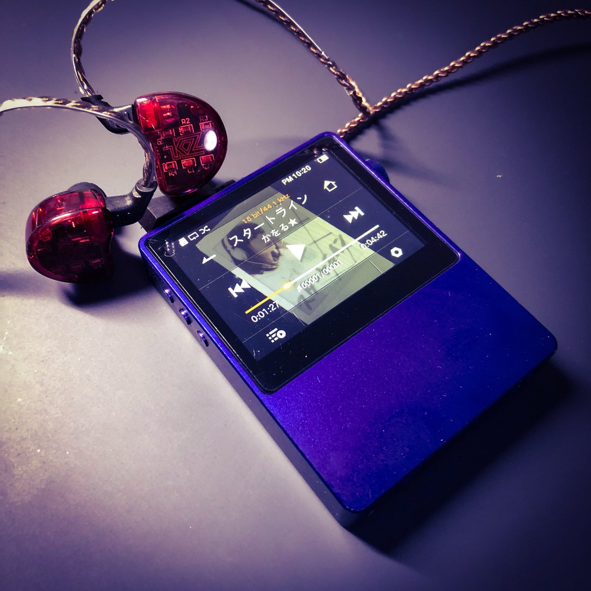 mo_stcx's tweet photo. スタートライン/かをる★
Astell&amp;Kern AK100MKll +KZ ZS10

スタートラインは曲のダイナミックレンジが広いので試聴曲にしています。

#AstellnKern
#KnowledgeZenith https://t.co/jUi9wMYsH9