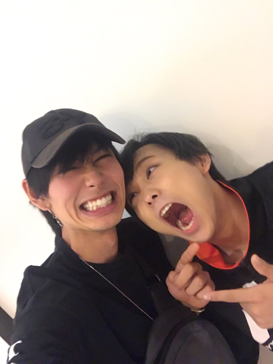 須賀健太 しかもゲネプロにちょうど日向のライバルたちが観に来てくれてて なんか グワっときました 作品の長さってやっぱりそれだけのドラマを伴って進んでいくね こいつらの分も吸収して 飛びます そして今回も新たなライバルが お楽しみに