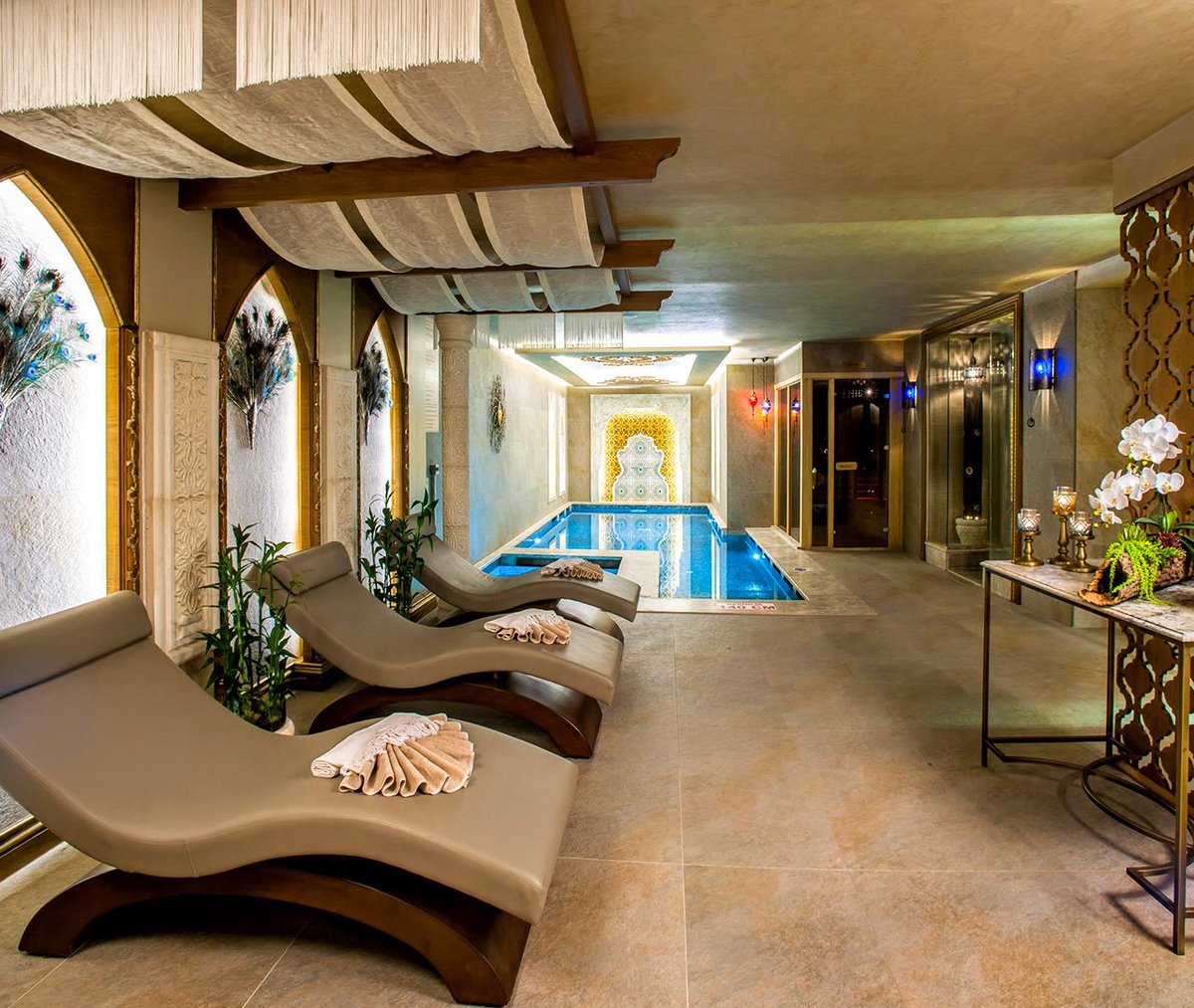 Allure spa is the place of tranquility and relaxation. Our highly trained spa therapists provide a personalized service that is unmatched.
Allure spa sizleri huzur, sükunet içinde rahatlamaya davet ediyor. Eğitimli spa terapistlerimiz sizlere kişisel bir spa deneyimi yaşatıyorlar