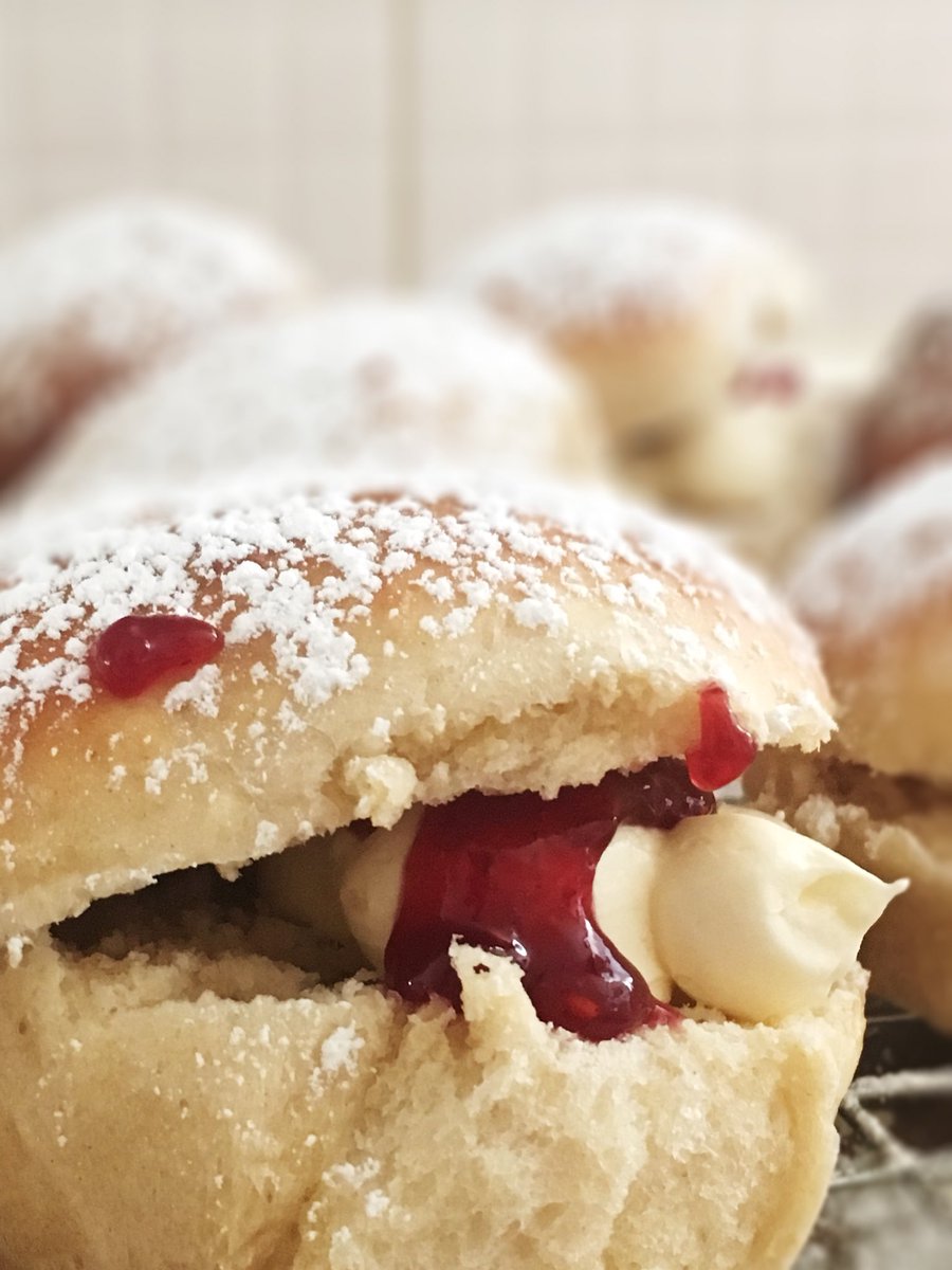 KathysBakes's tweet photo. It’s been a while.. #baking #buns #cream #strawberries #homebaking #belfast #northernireland #uk #sweet #dessert https://t.co/uziOQM95wb