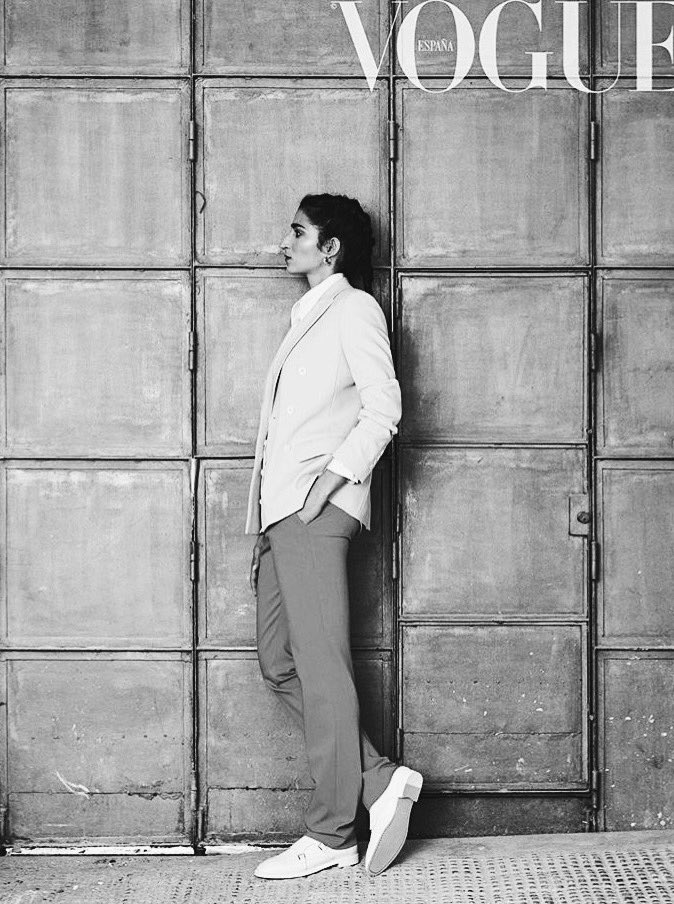 highweer's tweet photo. alba flores es la clase y elegancia en persona @AlbaGlezVilla https://t.co/YAE9sZkDiP