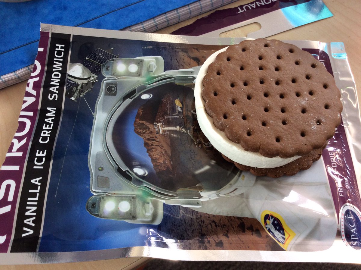 WellyPrimary's tweet image. Harriers got to try space food! #astronautdiet #spaceisfun #friyay