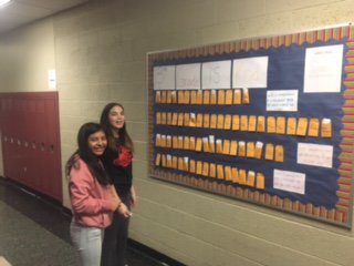 WMBIGRED's tweet photo. Sophomores filling middle school students' lives with positivity! #bethekindkid  #kindiscool #nobullying #bigredsrock @EClare_WMASD https://t.co/vzD1ZSWus1
