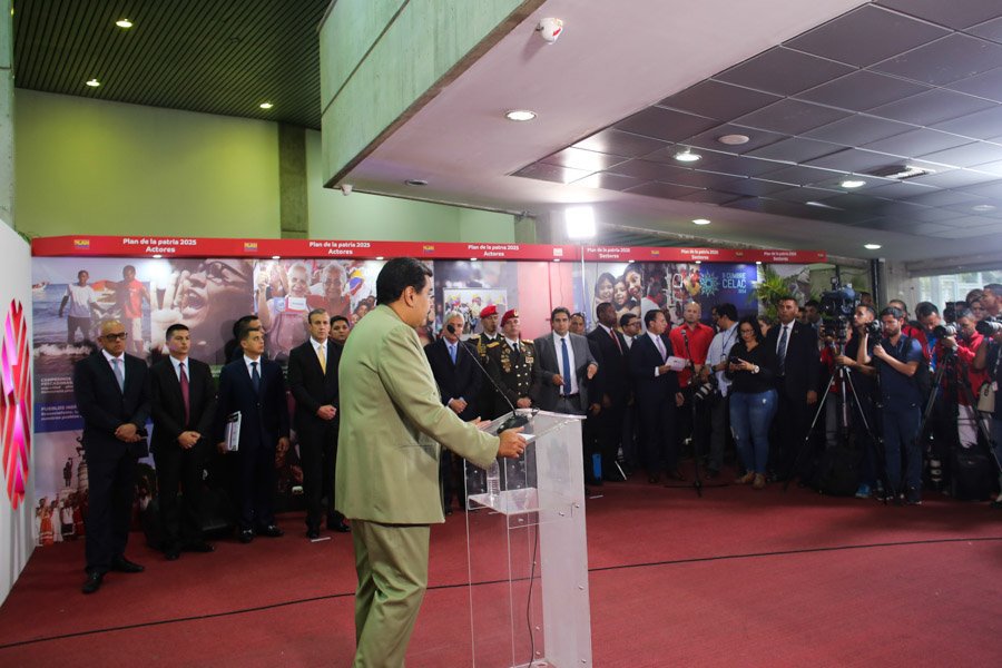 InsMamaRosaBol's tweet photo. Presidente @NicolasMaduro: “La gente que más daño le hace a Venezuela en este momento son los especuladores del dólar”. #ExpoVenezuelaPotencia
@JustoNogueraP @Mendez09Minerva @blancaePSUV @dcabellor @ExpoVzla https://t.co/amFL6CJEKz