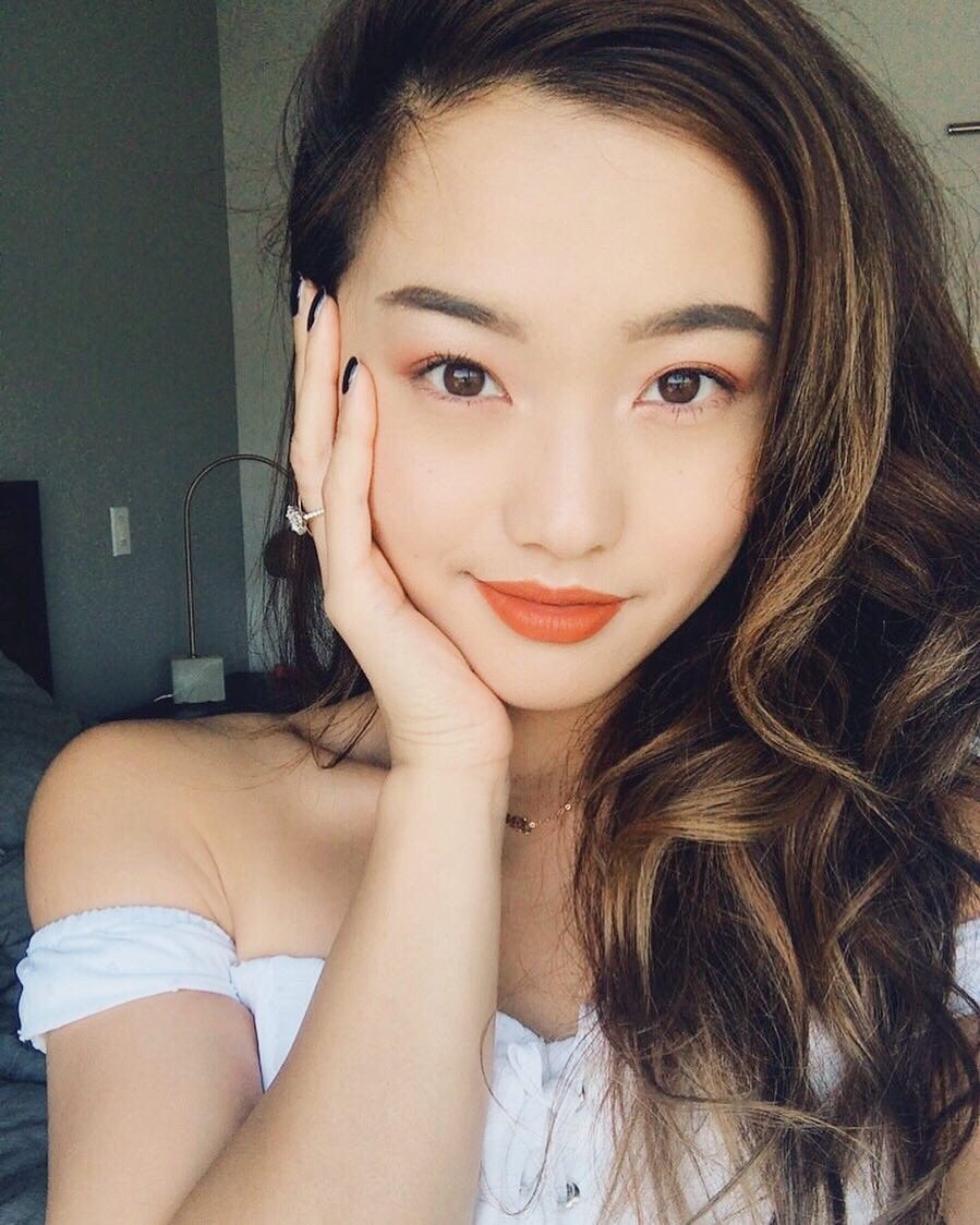 hellomeco's tweet photo. is this a new lip color trend I see? // photo by @imjennim #hellome #backtome https://t.co/TpibSnZhc3