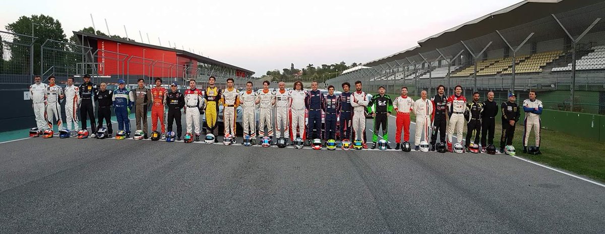 NicolaBaldan's tweet photo. Ma quanti siamo siamo quest'anno! 😱😱Che spettacolo il @TCRItaly 2018!😎
#27fever La #Pakelomobile sarà contenta!
@pakelo_lub | @FERGIAUTOMOBILI | @HMSGOfficial | @Hyundai_Italia |  @ChioggiaKart | https://t.co/NMYGPfkF8L | @StiloOfficial |T.M Performance|GecoDesign| @TCR_Series https://t.co/TlpNm9wsY7