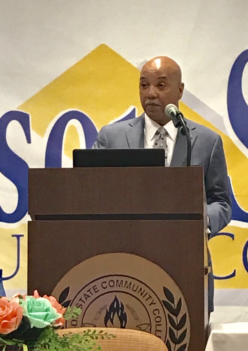 PaigeVitulli's tweet photo. Dr. Reginald Sykes sharing #15toFinish success at Bishop State Community College. #CompleteCollegeAL https://t.co/qJXZkpZRHN