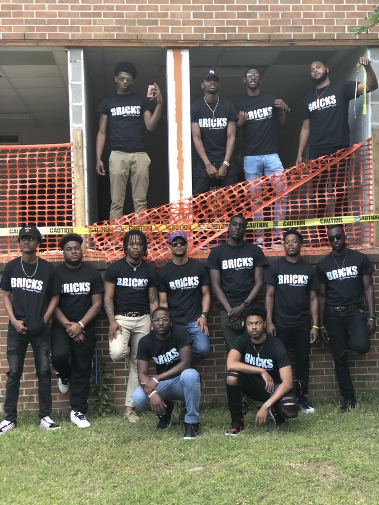 SantoNina1's tweet image. Hosted By Yours Truly #DaBricks Swing By The Student Center Ballroom (East Campus) Tomorrow To Learn About Different Essentials For A College Student. Everyone Is Welcome  To Attend 🗣🗣 #TheChimneyProject #AlbanyStateUniversity #GoldenMen #YoungKings #WeUpNext