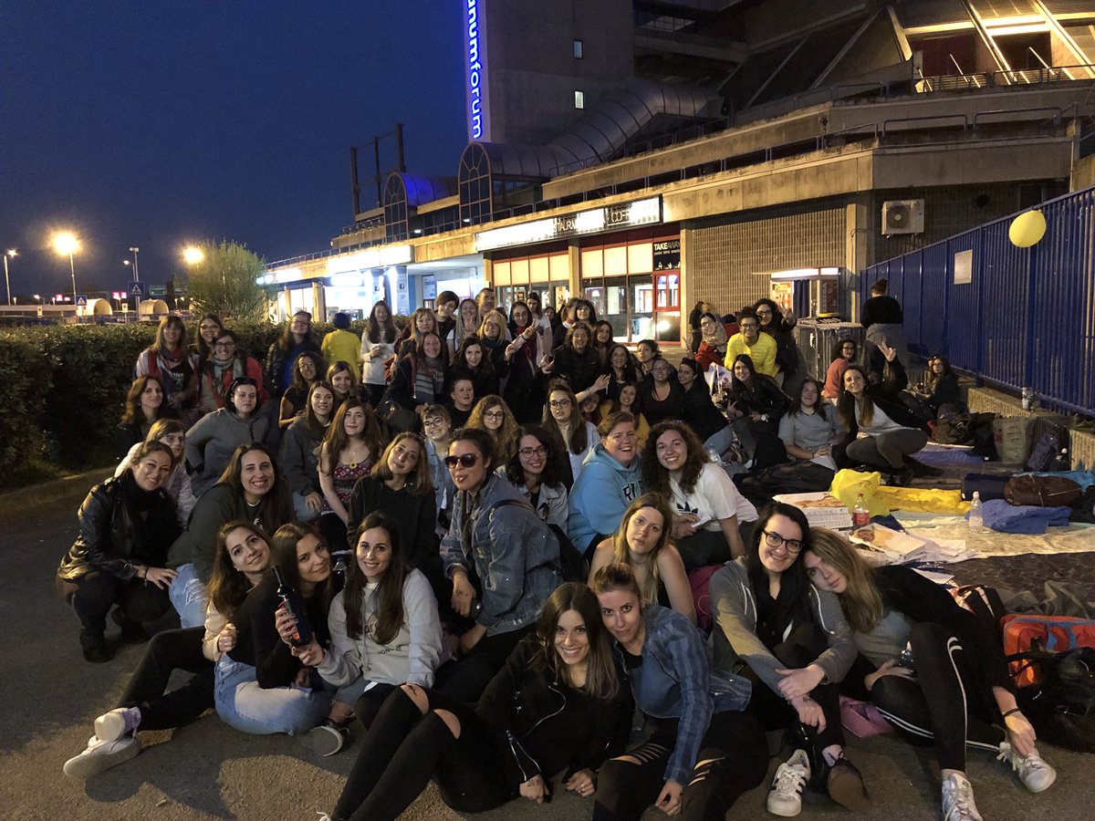 aiviLFirst's tweet photo. @MetaErmal pronte alla nottata 💛@famedalupi https://t.co/ut0d4xzlcY