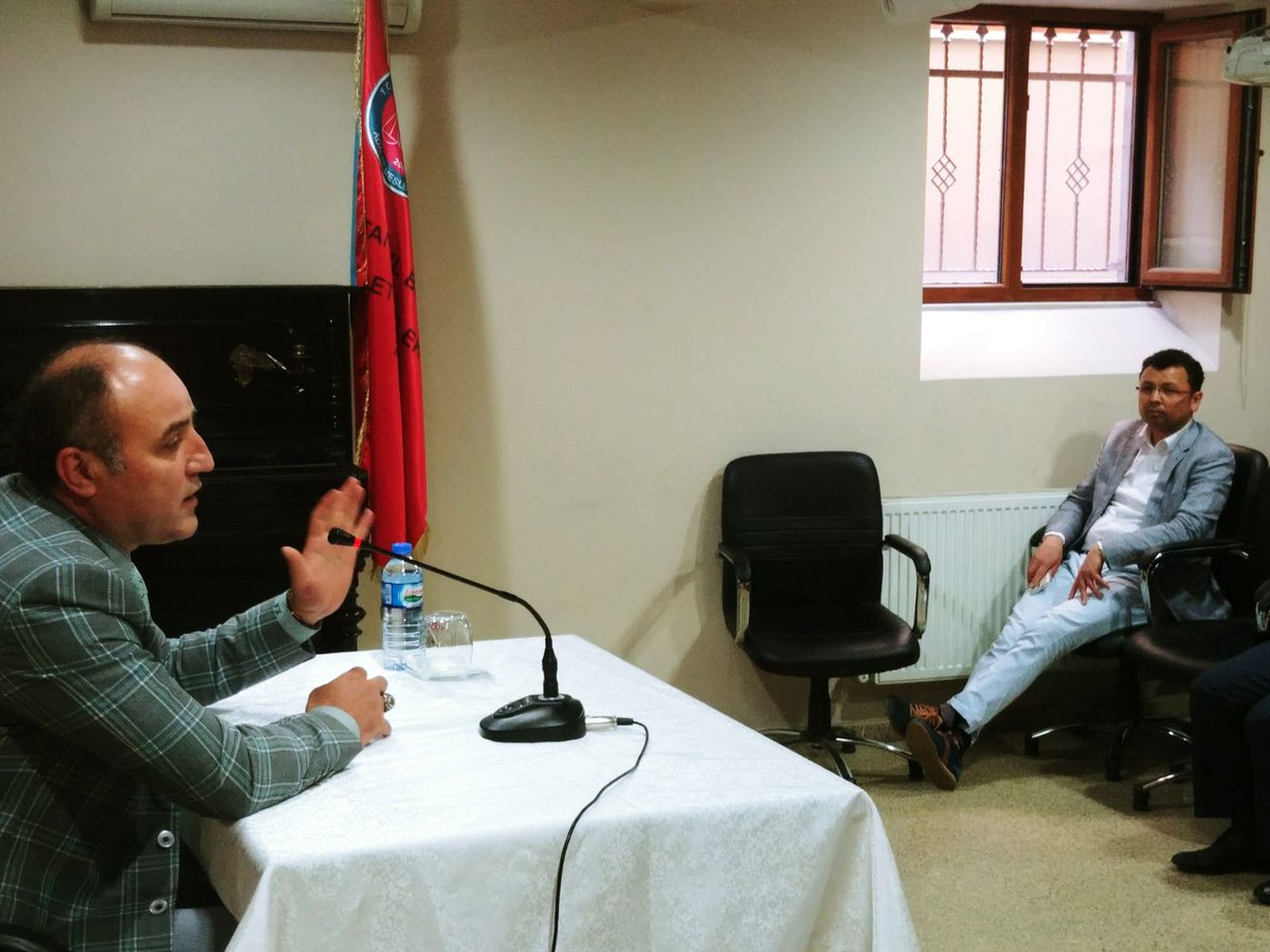 BakirkoyMEM's tweet photo. Müdürümüz Sn. @emrullahaydin25 Bilge Gençlik ile Son Ders buluşmaları kapsamında İlçemiz Nüket Ercan Mesleki ve Teknik Anadolu Lisesi 12. Sınıf öğrencileri ile bir araya gelerek Medeniyet Tasavvuru üzerine söyleşide bulundu. https://t.co/HtFD6ZBlup