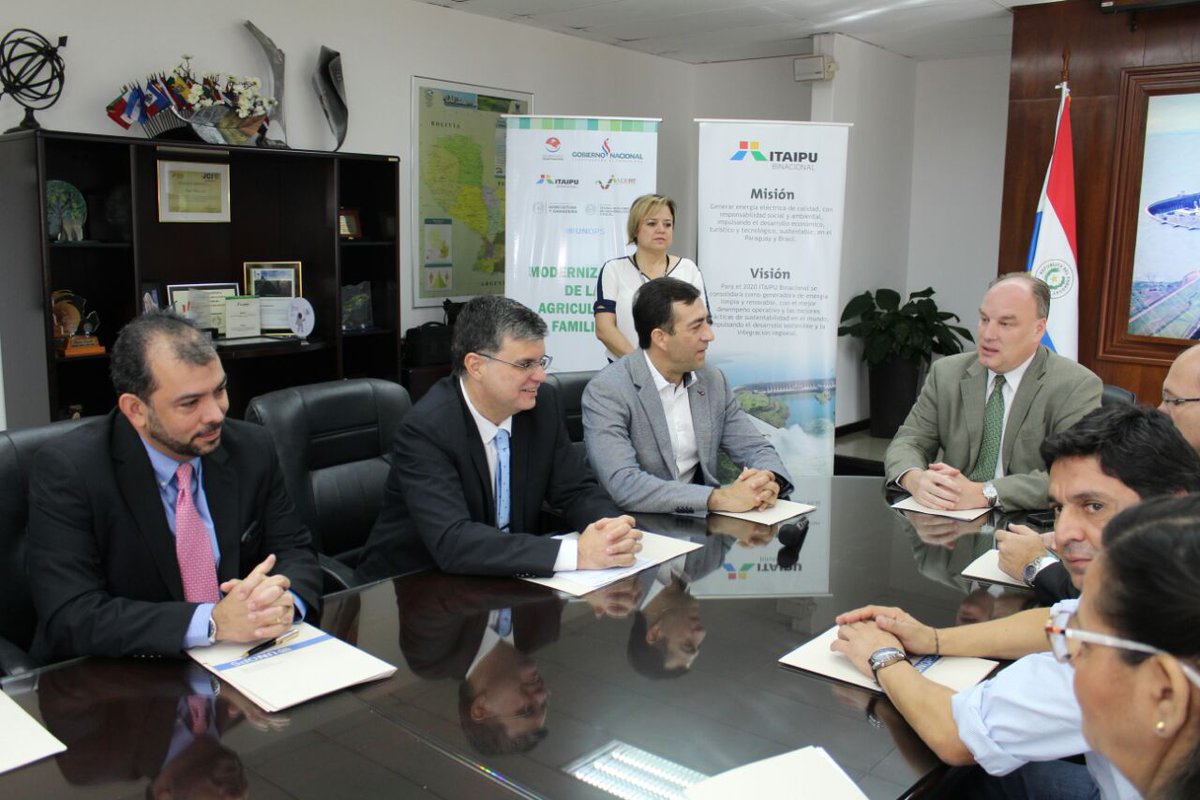 magparaguay's tweet photo. #Enlace Evalúan alcances del Proyecto de Modernización de la Agricultura Familiar premiado recientemente por las Naciones Unidas. https://t.co/m1OAW40hyr https://t.co/L3dibbAELK