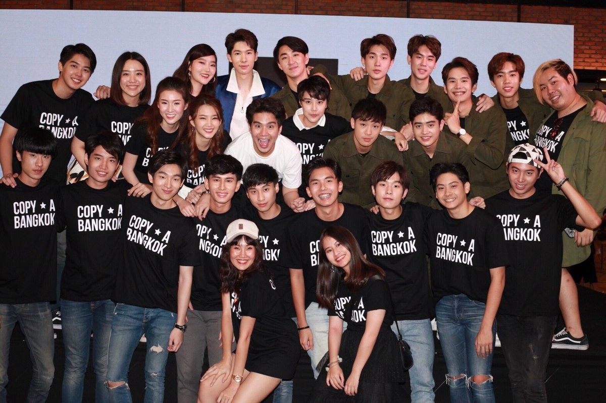 raulsittiwat's tweet photo. Family 👑🌹💐 #CopyABangkok https://t.co/gIwz4HgM4Y