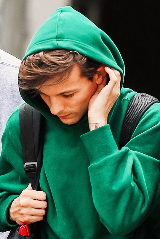 WhyLarryIsReal's tweet photo. i love him https://t.co/M7DGFgG5tc