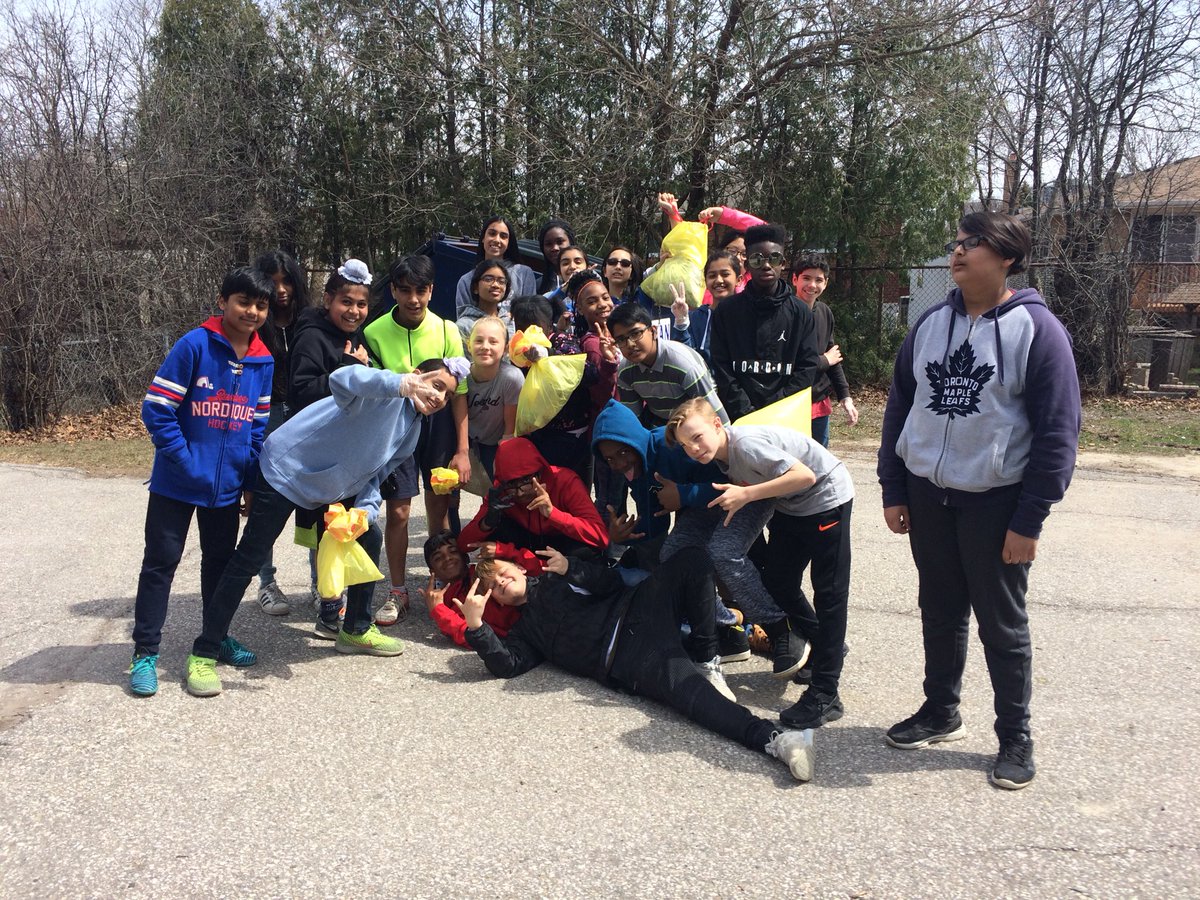 Mrs_S_Butt's tweet photo. Beautiful Friday Afternoon community cleanup @CentennialSrPS #repcentennial #EarthWeek2018 https://t.co/FJcUwTffTj