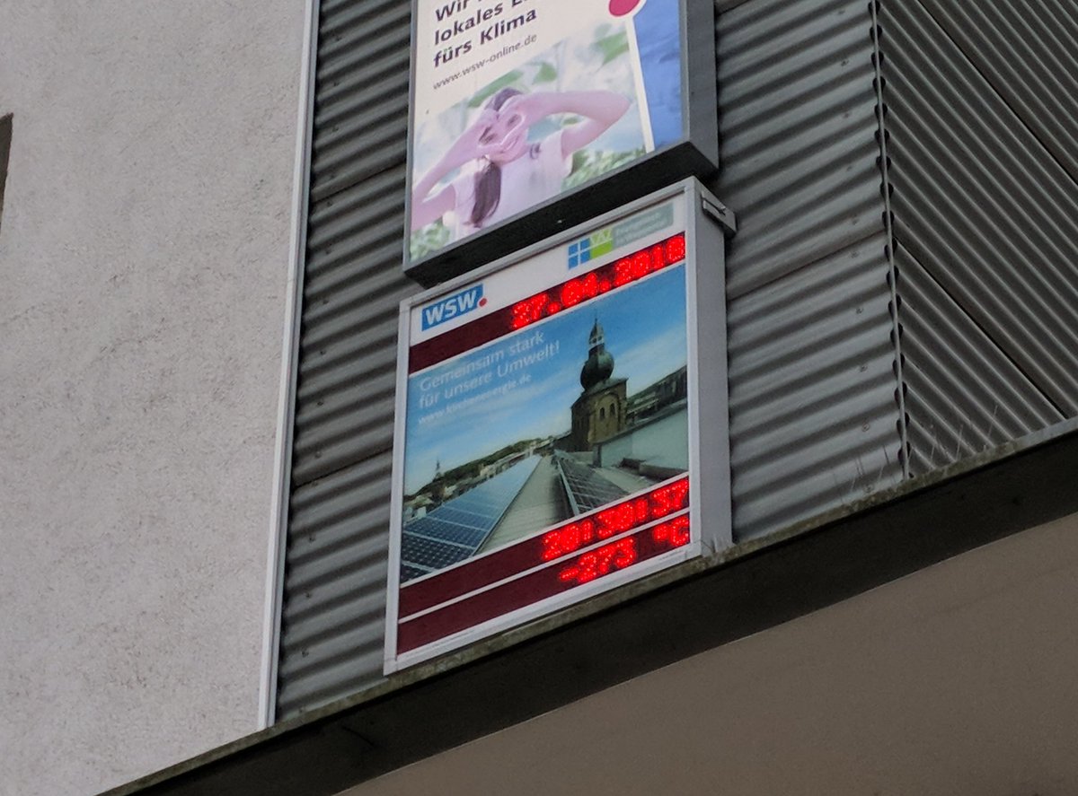 Zieht euch heute die dicken Socken an, es ist etwas kälter im Tal.
Schwebebahn fährt aber trotzdem.