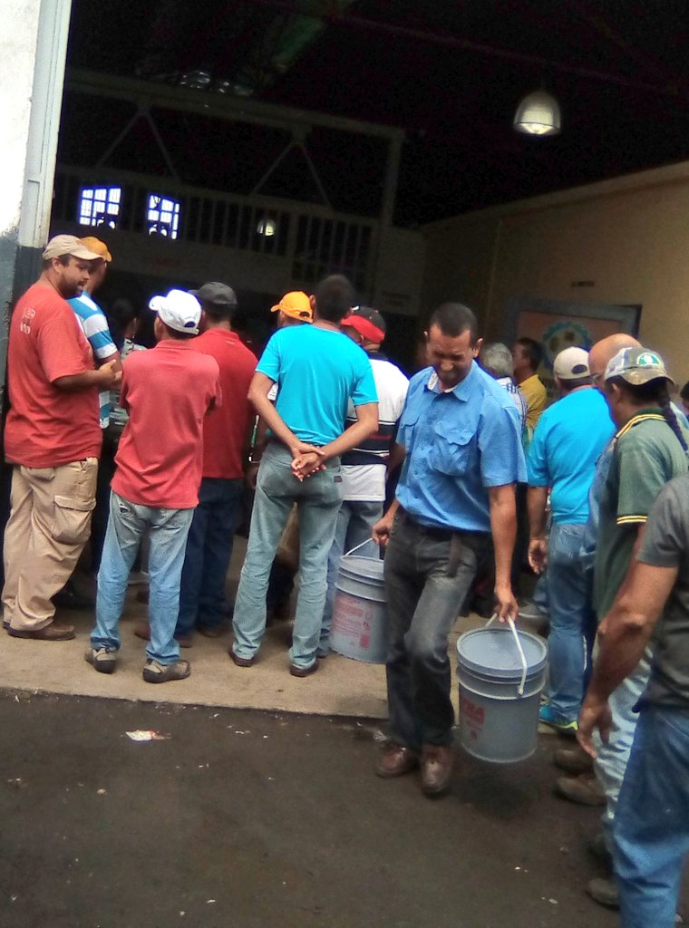 DTransporteG's tweet photo. #EnFotos: Así continuó la Jornada de venta de lubricantes a los profesionales del volante a través del Órgano superior del transporte en #Guárico, cumpliendo las políticas del gobierno revolucionario del Pdte @NicolasMaduro y el Gobernador @josemvasquez #ExpoVenezuelaPotencia https://t.co/T30iQmgSAK