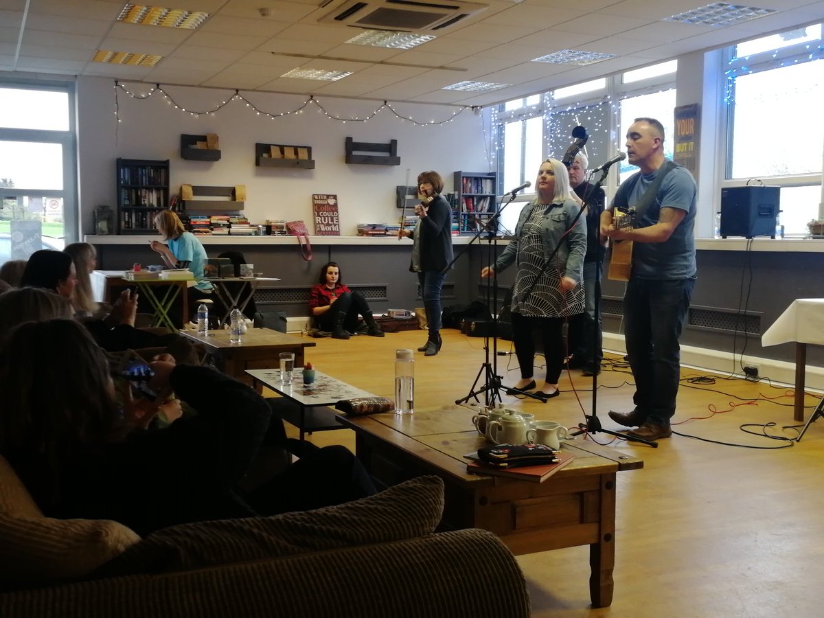 Starting our eve of world poetry with @pegpowlerband at TP Coffee House 🎵🎶