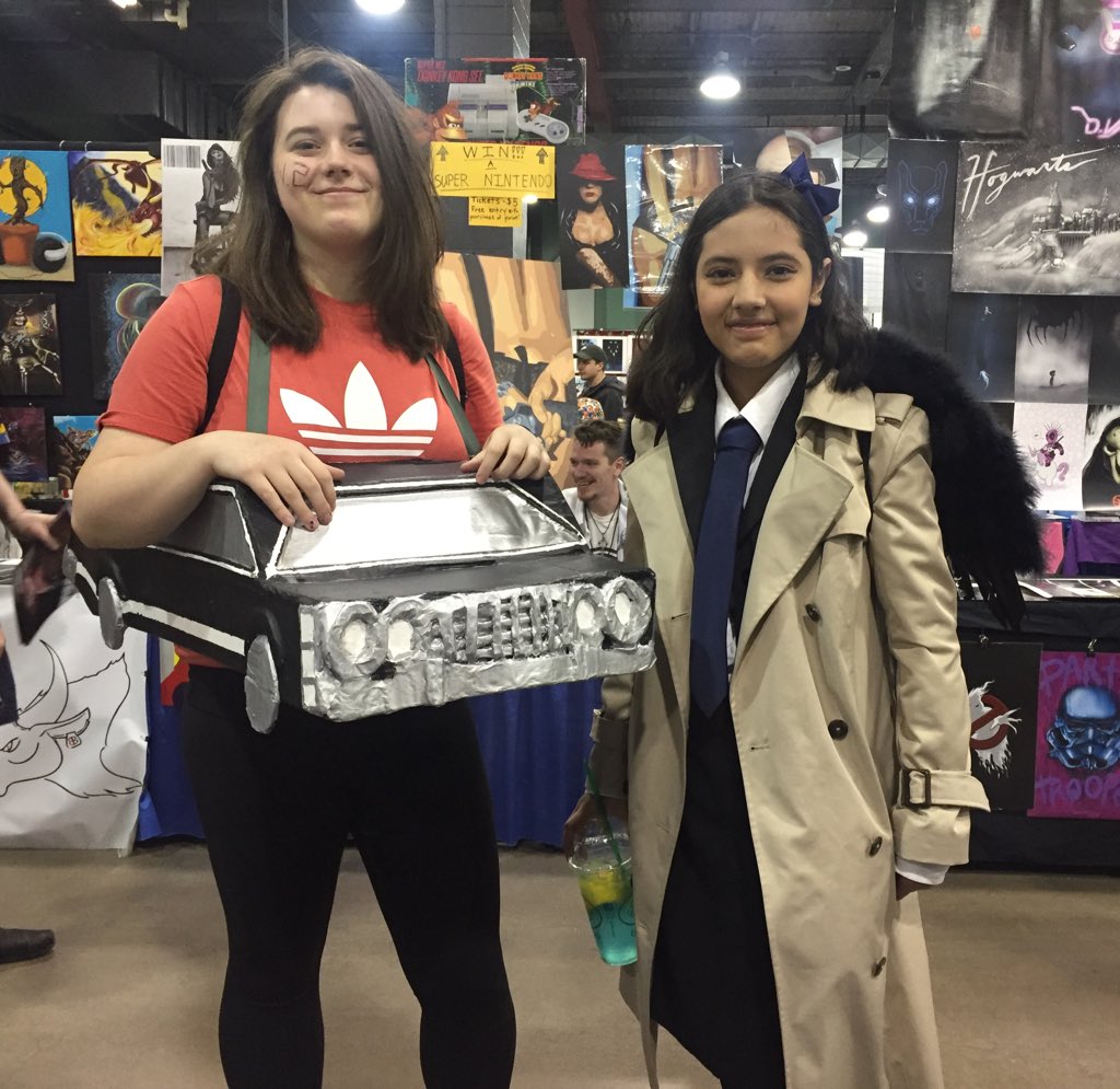MapleGlazed2014's tweet photo. Friday at Calgary Comic Expo. The first amazing costume sighting of the day. #Calgaryexpo2018 #familybusiness https://t.co/mT3NgqxfrD