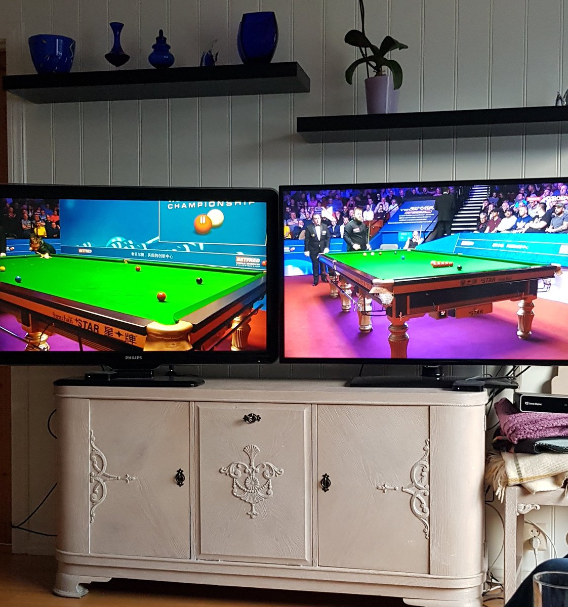 arnkristo's tweet image. For mye god snooker samtidig! Multitadking med @BenteHeggem #esnsnooker #bbcredbutton @trickwik @michel_mateos @FinnRindahl