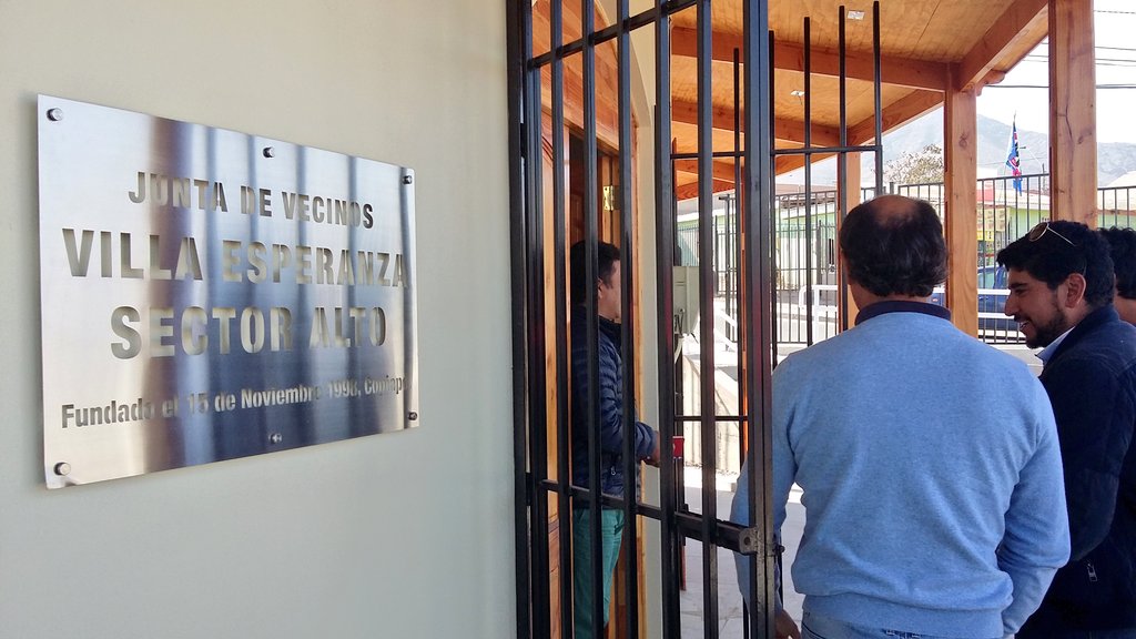 minvuatacama's tweet photo. Amig@s HOY a las 18 hrs. tenemos nuevamente #inauguración 👏👏👏 Esta vez cortaremos cinta junto a l@s vecin@s del sector #VillaEsperanza #Copiapó a quienes entregarrmos oficialmente una #sedevecinal construida a través del @quieromibarrio @Minvu Están tod@s invitad@s! https://t.co/kAAqtT8SUU