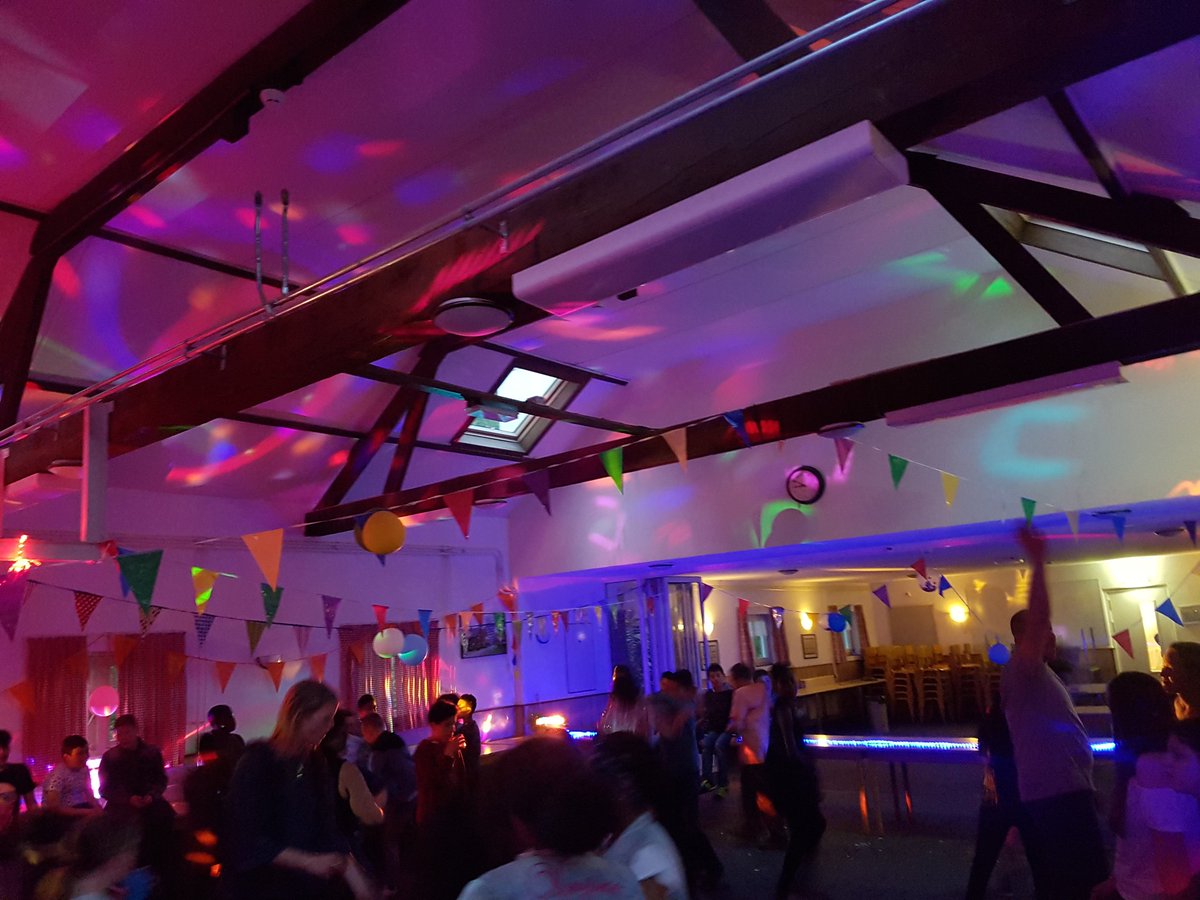 StHappyDays's tweet photo. De disco is al even gaande. Wat een plezier https://t.co/u20XNM9Zwc