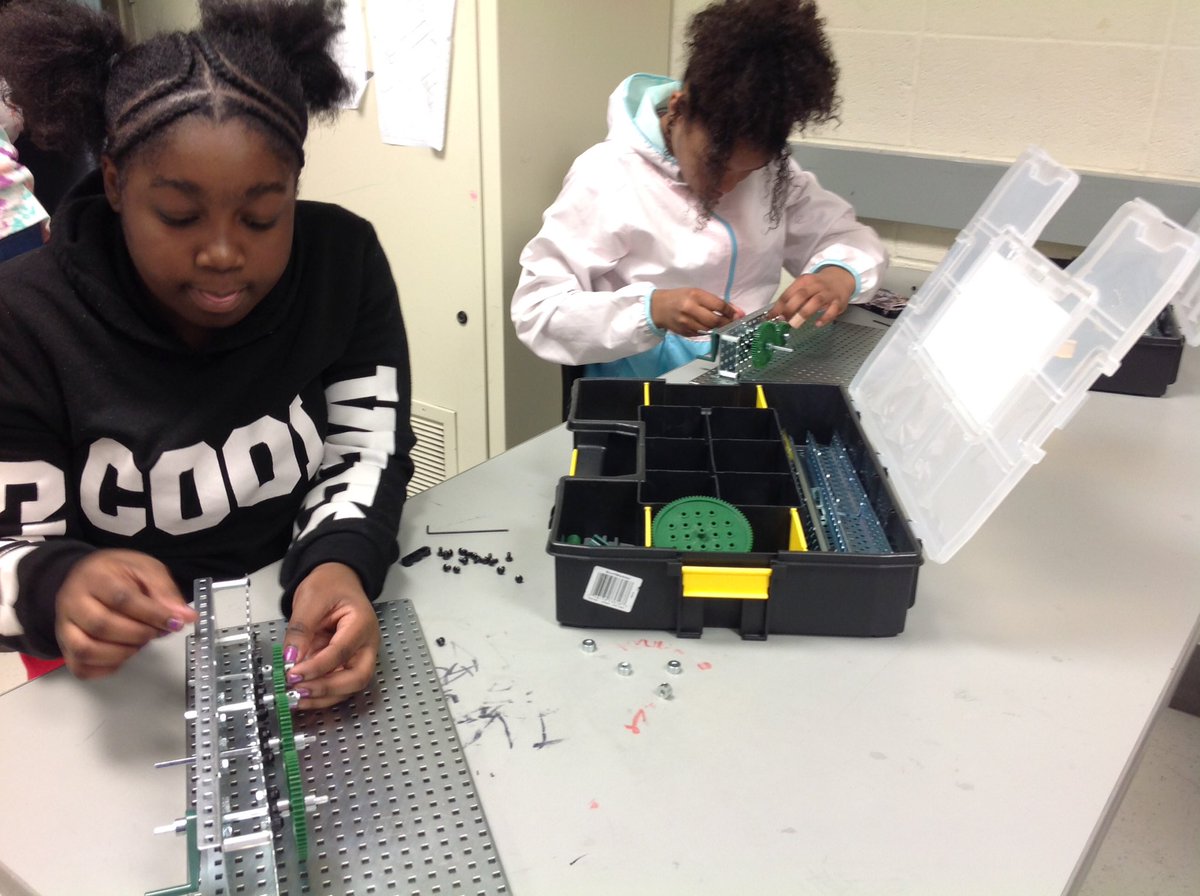 bcspltw's tweet photo. Just doing some robotics.... #BCMSSTEAM #PLTWclassroom https://t.co/46mjkMdN2y