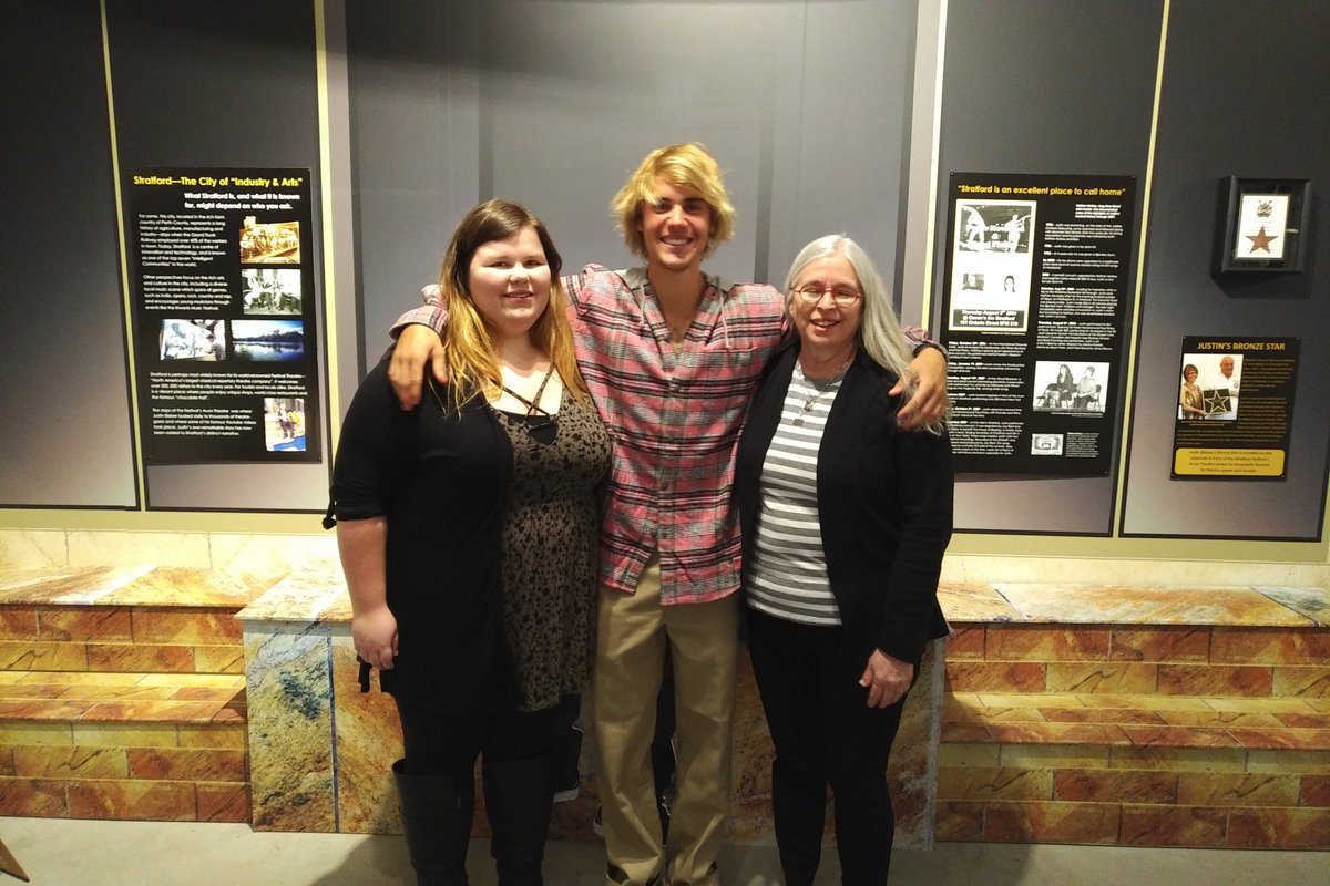 StratPerthMuse's tweet photo. Great to have a visit with @justinbieber today. Here he is with the two people who created our exhibit Steps to Stardom. Sara and Micaela. @StratfordON @stratfest https://t.co/xzvfopTdML