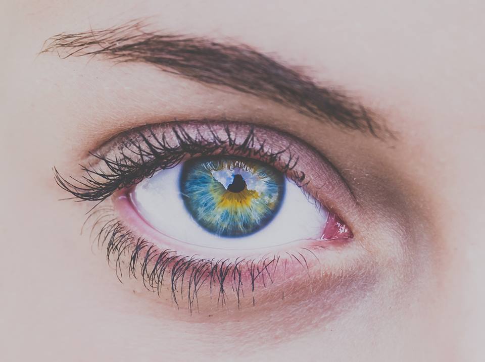 Dry Eye Syndrome occurs when you produce fewer or poorer quality tears and are unable to maintain normal eye lubrication, which leads to itching, burning, excessive watering, redness, tired eyes and discomfort.

Pop in and we will be very happy to help 🤓
norville-opticians.co.uk/dry-eyes/