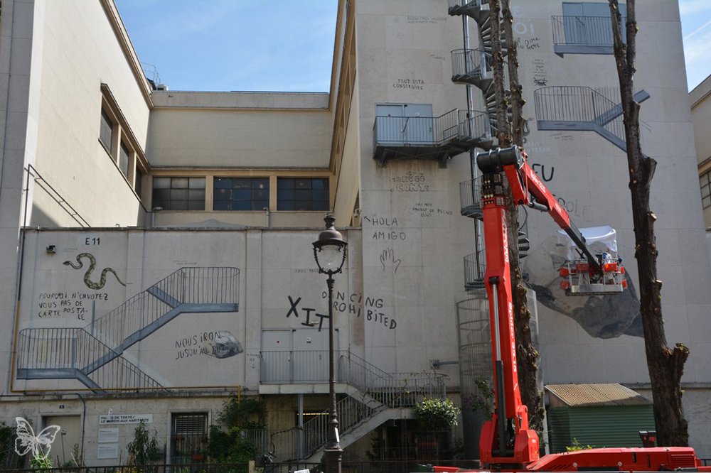 s_butterfly's tweet photo. Spanish artist @escif_ pays tribute to #May68 with his monumental mural 'Open Borders'  on the  @palaisdetokyo #StreetArt #Lascoproject   https://t.co/vWtybKACmx https://t.co/dNfxp8bDeZ