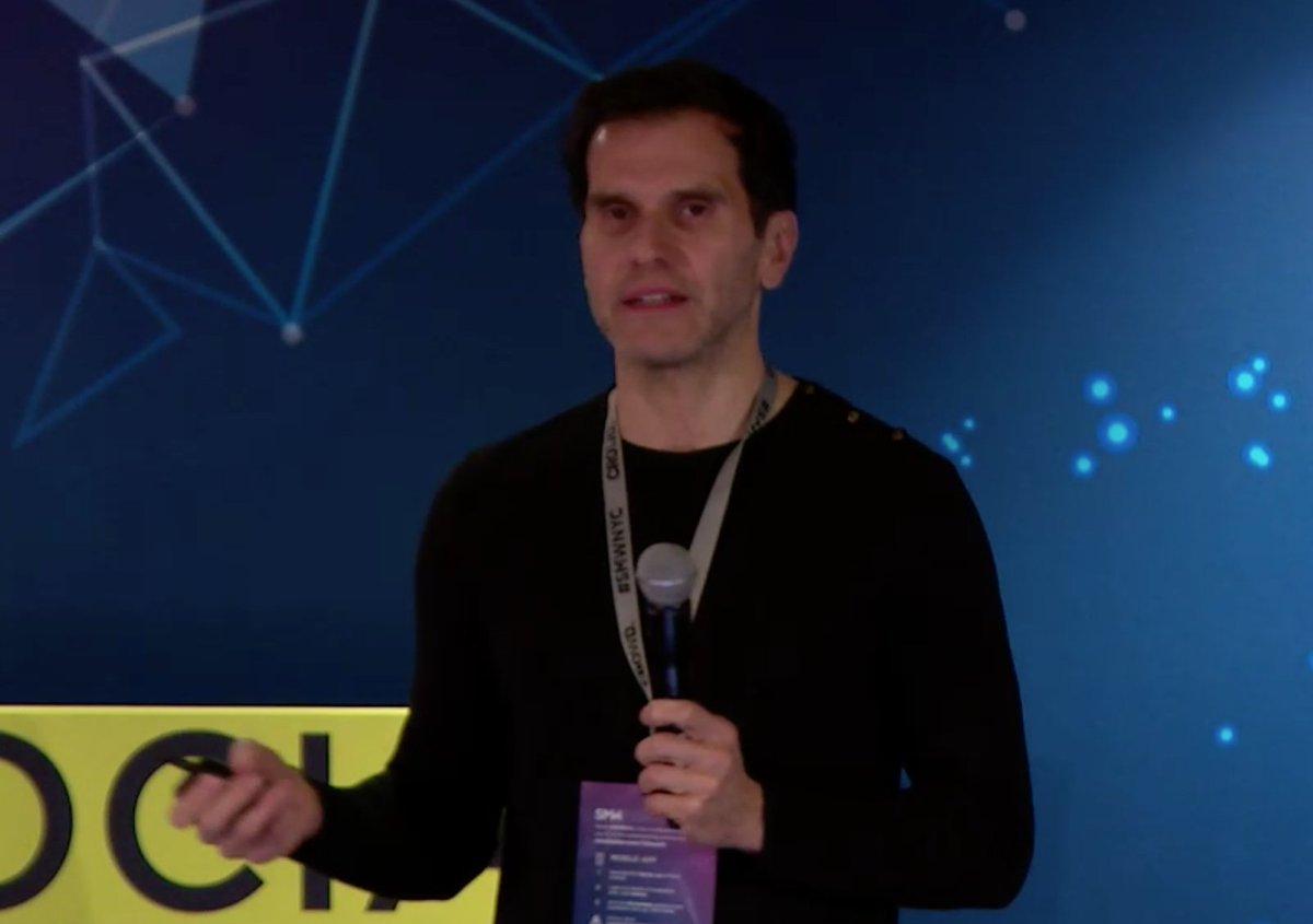 214co's tweet photo. Great advice from @nycnelson of @Wunderman for strategists, creatives—and everyone: 1. Don't see data, see humanity 2. Go beyond attributes to what people care about 3. Go beyond selling to being indispensable #SMWNYC #createbrandlove https://t.co/A1yLYhHXIH