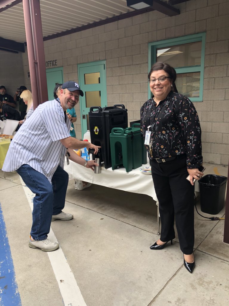 marestadiaz's tweet photo. Shout out to our AWESOME admin for hosting “Donuts for Dad! 🧔🏻🍩#garciagrizzlies #tgif #donutsfordad #baseballinapril #yankees #dodgers https://t.co/QAtl7A8zqR