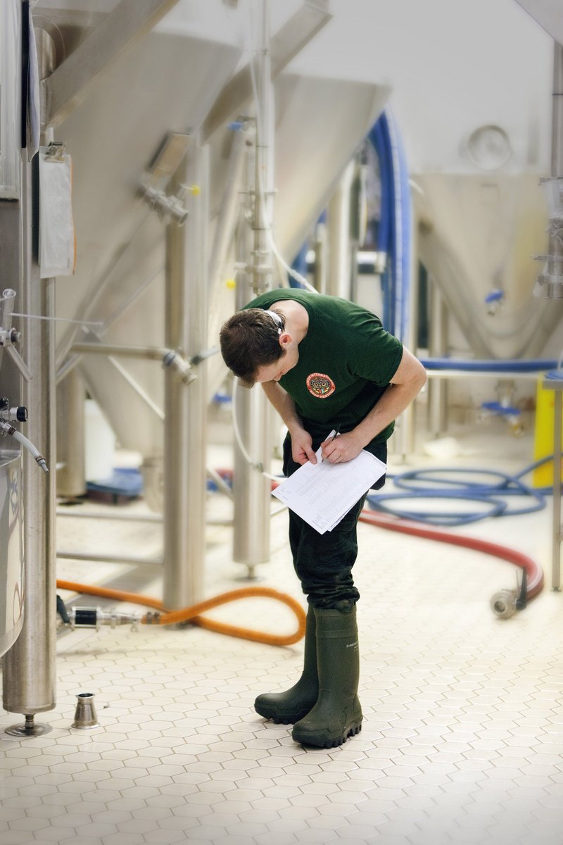 MagicRockTap's tweet image. Brewery tours, every Saturday 3pm and 4pm

28th April : both slots full
5th, 12th and 19th May / slots available 
26 May : 3pm full / 4pm free

£5 inc a drink, booking advised

to book taproom(at)magicrockbrewing(dot)com 01484 649823

#brewerytours
#magicfromthesource
