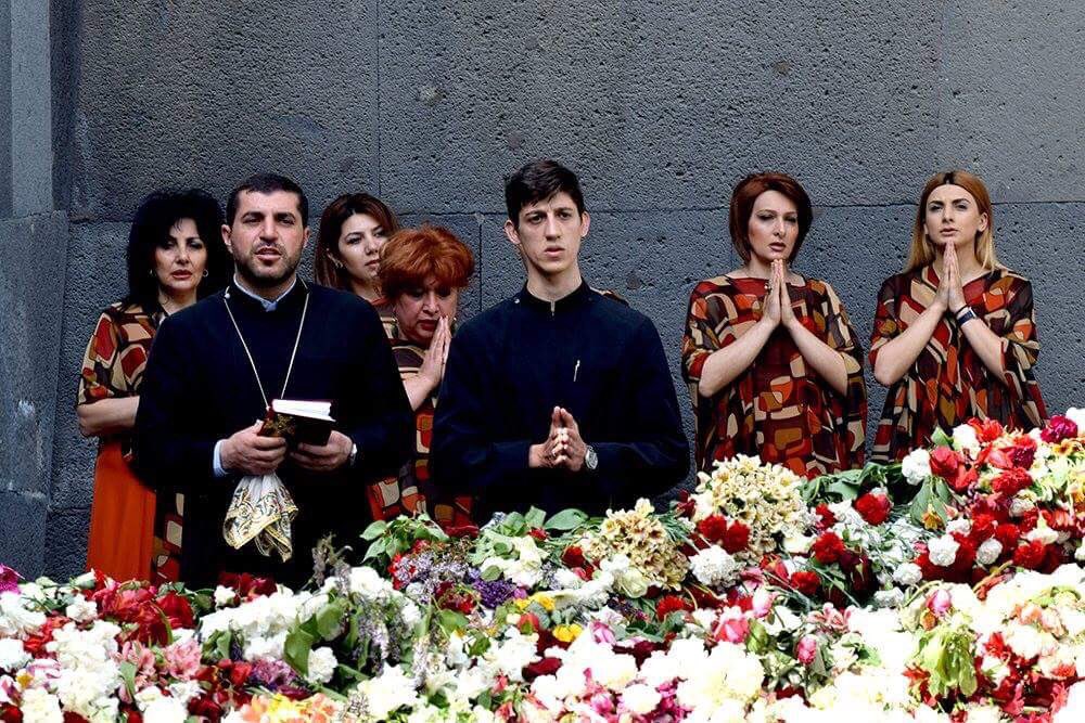 armenia's tweet photo. Traditional “Flower gathering” event held in #Tstisernakaberd bringing together school children, students, reps of various orgs and many other volunteers. The event is called to give a second life to the countless flowers laid in memory of victims of #ArmenianGenocide. https://t.co/UbEQKk0O6M
