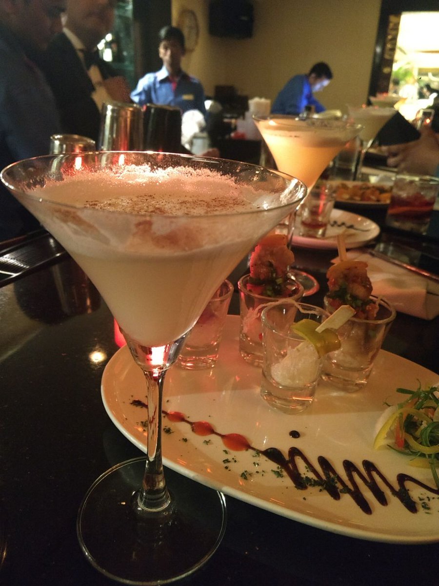 TajMahalHotel's tweet image. Scrumptious delicacies being paired with innovative cocktails for the masterclass at Rick's. With two exciting cocktails, Negroni and Lemon Drop already here, the evening looks even more promising.
@TajInnerCircle #masterclass #cocktail #cocktailsession