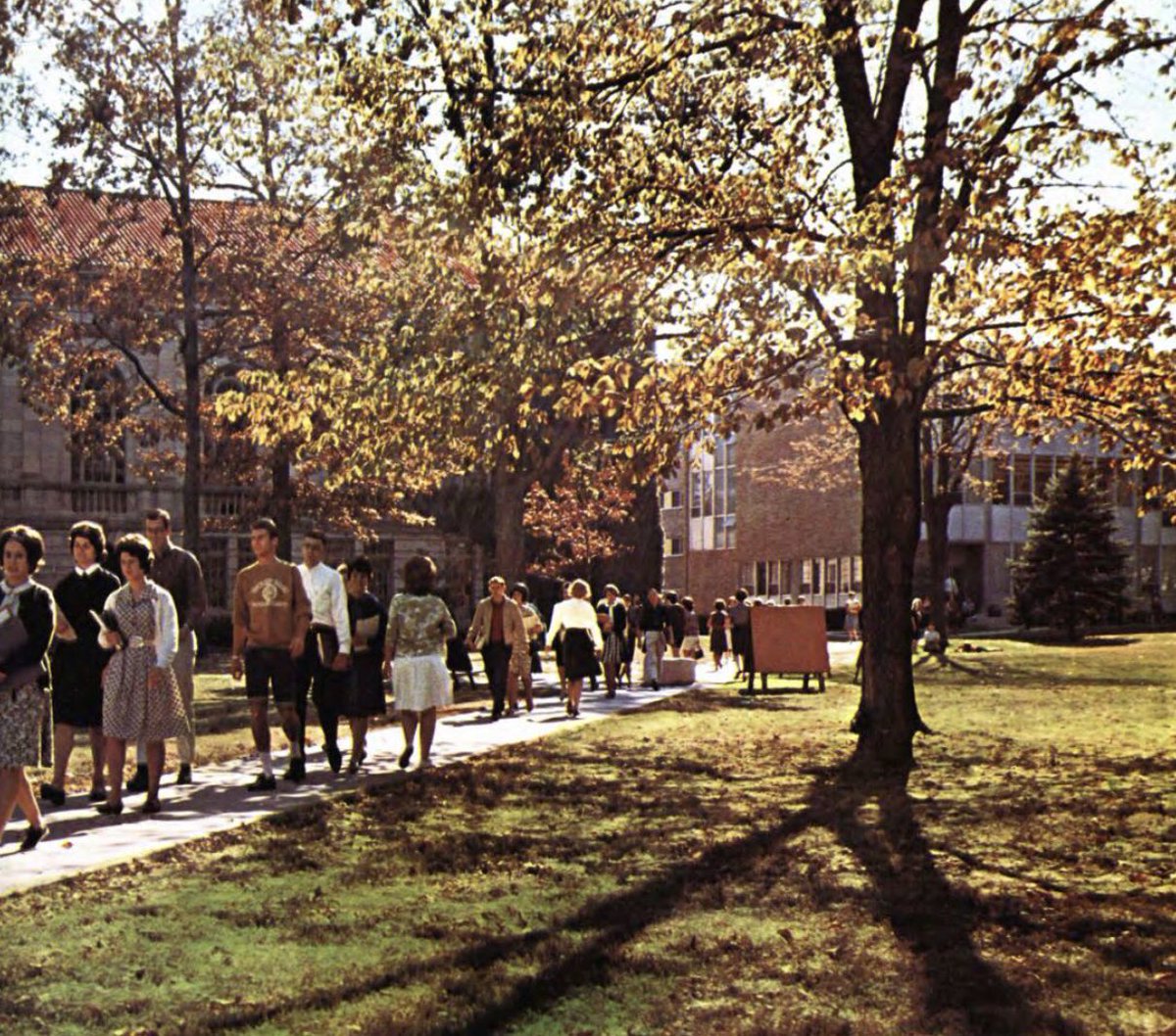 BGRelived's tweet image. Students walking in old campus in front of what is now the McFall Center. (1964)
This was the same the Harshman Quadrangle was opened. #bgsu
