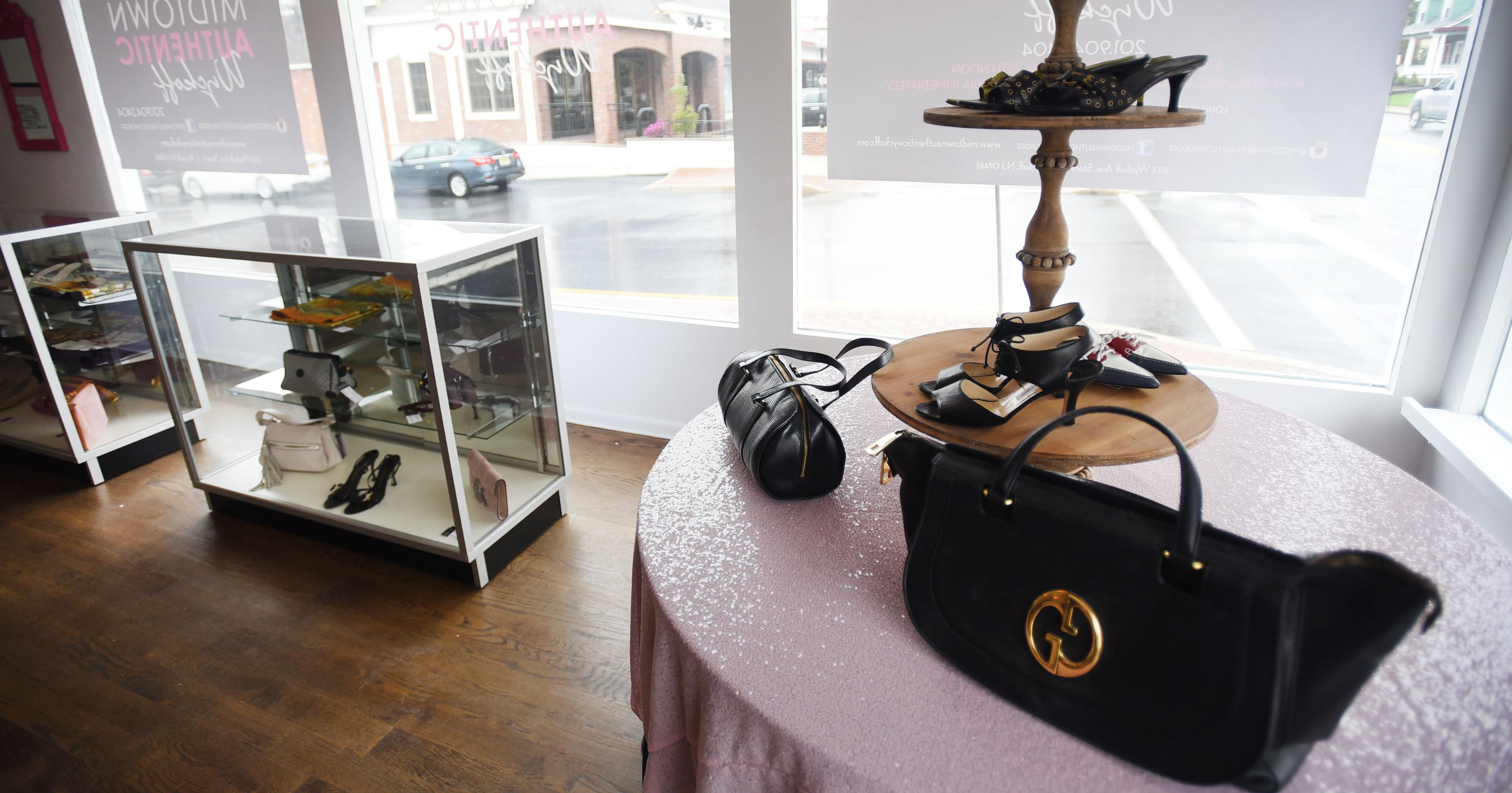 Status: Pre-Loved Luxury Handbags & Accessories