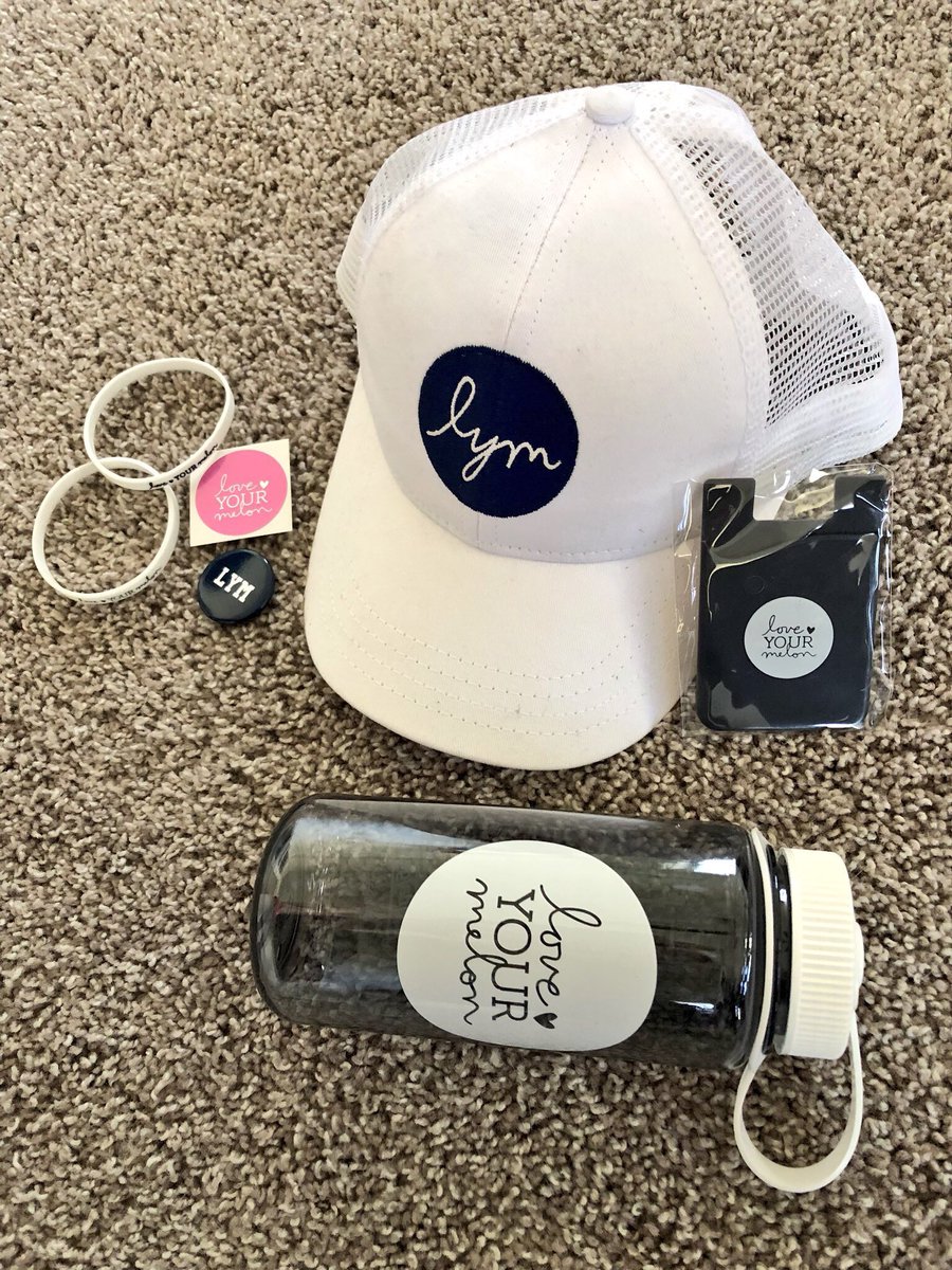Hey all!! Let’s kiss this spring semester goodbye with a giveaway! ☀️
•••
All you have to do is:
~Retweet AND like this tweet
~follow us
•••
For additional entries, visit our Instagram page!!!