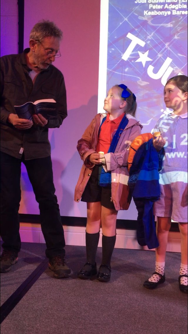 Some of our lucky pupils sharing a love of poetry with the legendary <a href="/MichaelRosenYes/">Michael Rosen 💙💙🎓🎓 NICE 爷爷</a> earlier this week. 
Oh what a beautiful day...
<a href="/tjunctionfest/">T-junction</a>