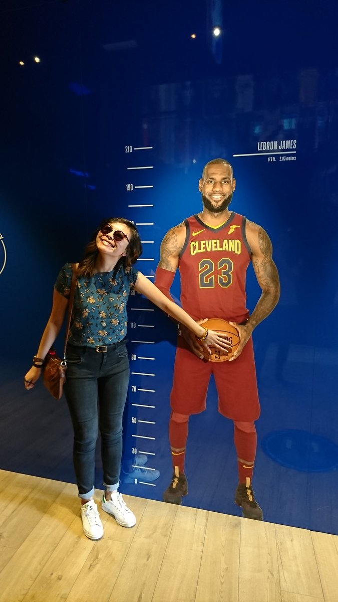gorillazbuh's tweet photo. Ich hab in Barcelona einen guten Freund getroffen. #NBACafe https://t.co/2j4TvaESzZ