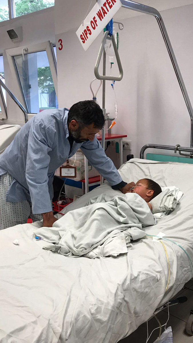 "Appena Ansarullah è stato ferito, suo padre ha raccontato che il figlio ha iniziato a correre nel corridoio di casa gridando “Mamma”. Il suo braccio destro non c’era già più..." racconta Rossella da #Kabul #Afghanistan #laguerraè emergency.it/blog/dai-proge…