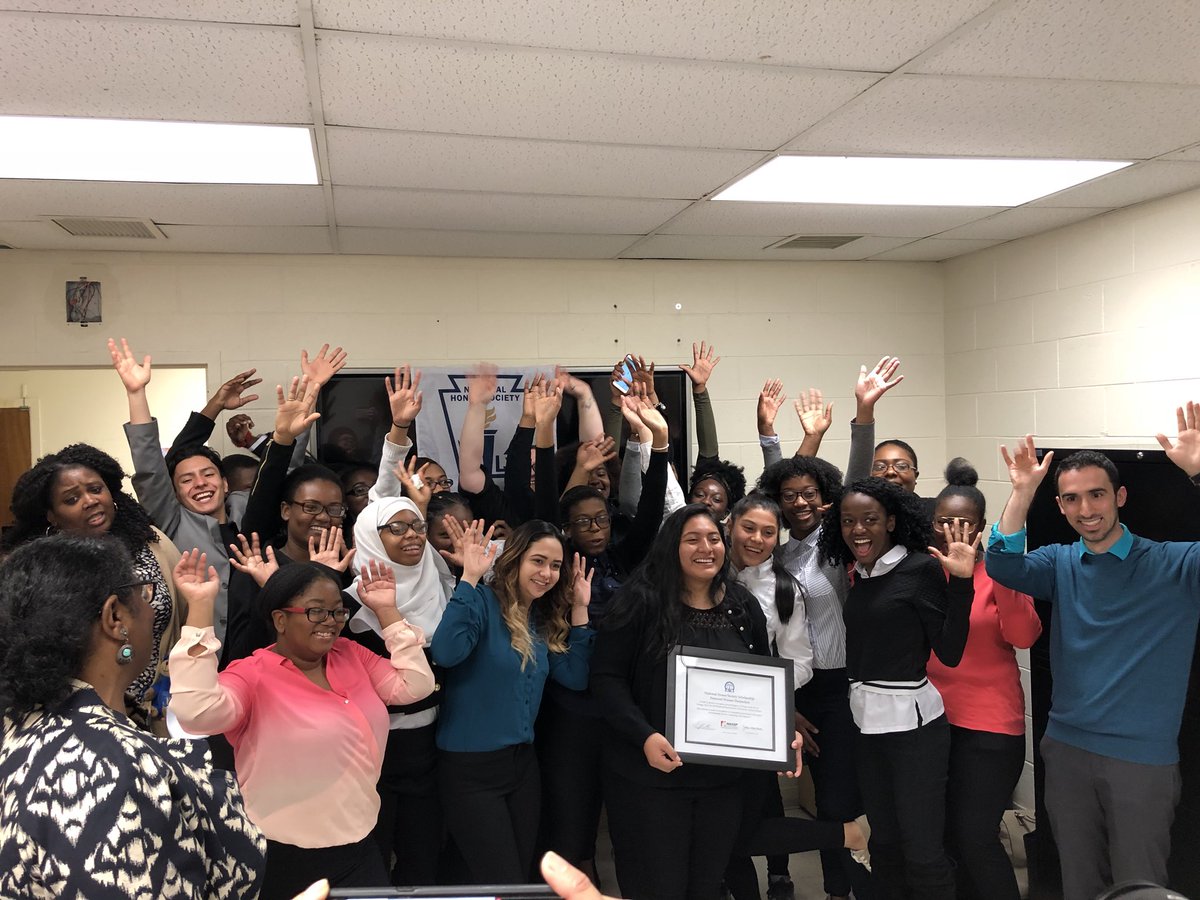 NatHonorSociety's tweet image. We are so proud to congratulate Jenny Rodriguez of Orange High School for being this year’s NHS Scholarship National winner! #collegeready #Futuready