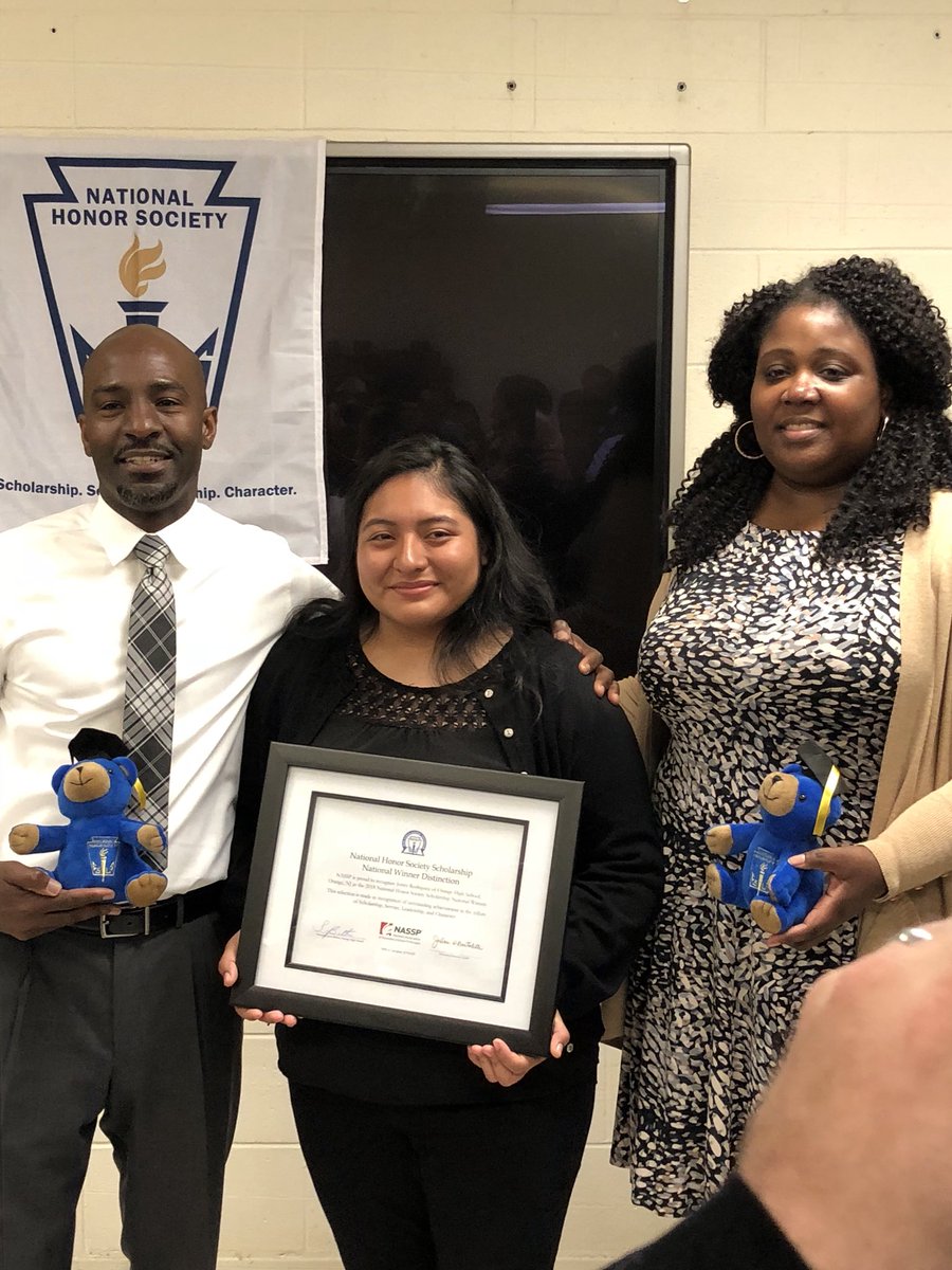 NatHonorSociety's tweet image. We are so proud to congratulate Jenny Rodriguez of Orange High School for being this year’s NHS Scholarship National winner! #collegeready #Futuready