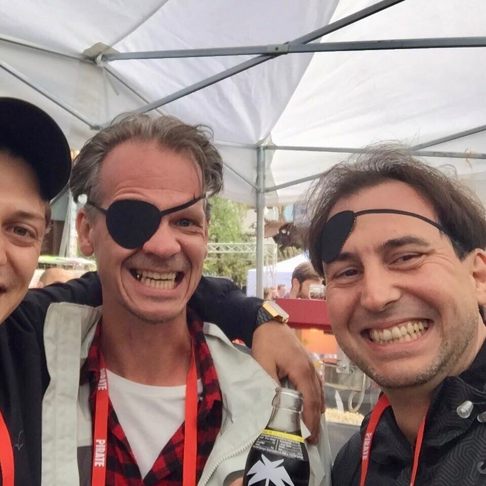TRUEPopcorn's tweet photo. Arrr! Unsere Story ist - wie die eines jeden Piraten - nicht gerade unkompliziert. ;) Wer ist eigentlich die Piraten-Crew? Erfahre mehr:
https://t.co/TfWTug8PI8 https://t.co/TEuXCviqg9
