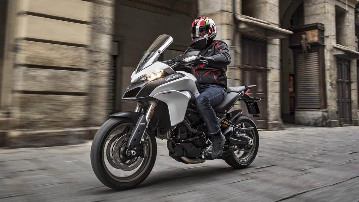 Motor1espana's tweet photo. Vuelve la #promoción Primavera Roja de #Ducati https://t.co/Gi9pdaoEOA
#motos #ofertas #rebajas @ducatiesp https://t.co/TUBM0ckwt9