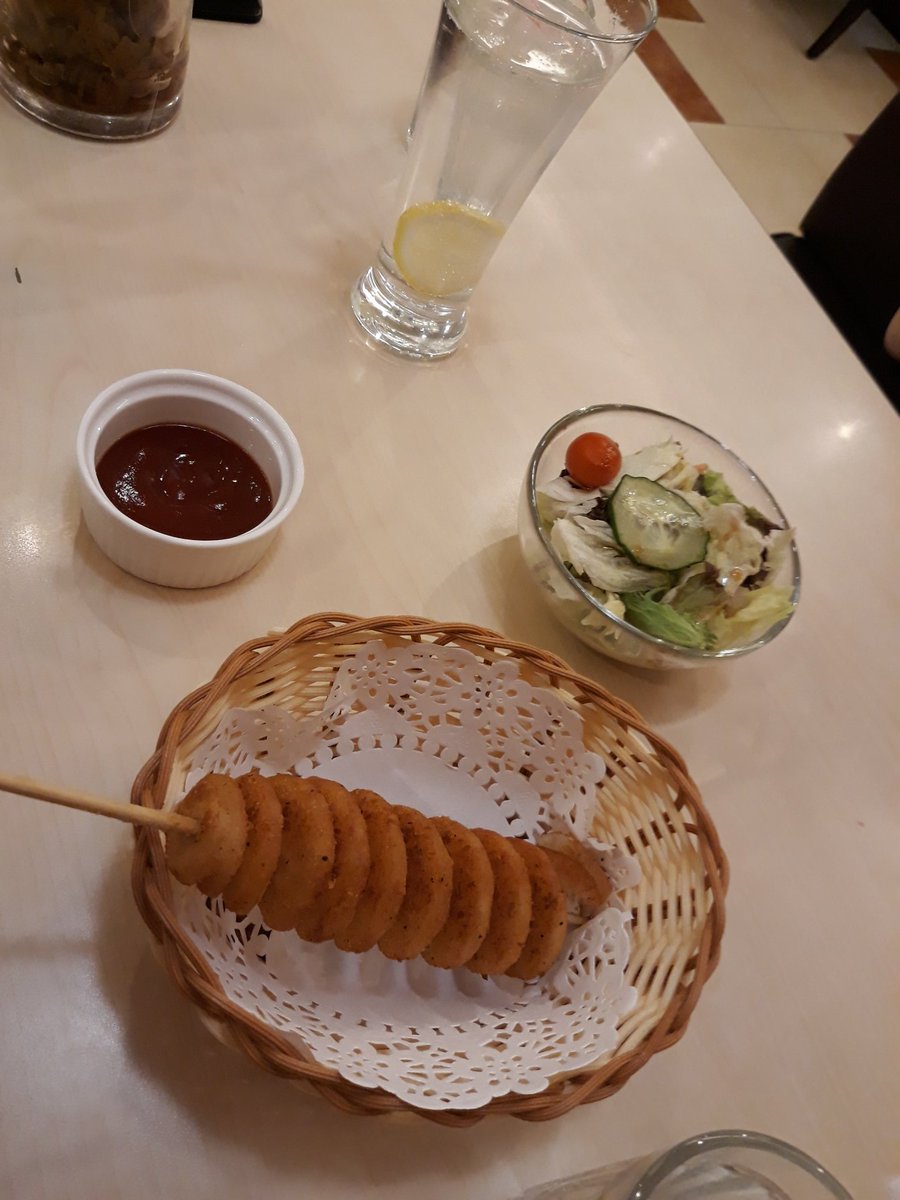 Li_nA_OoO's tweet photo. Letzter Tag in Shanghai und einfach mal Curry essen gehen 👍. Morgen Abend gehts mit dem Nachtzug nach Beijing ❤🚅 #chinavacation https://t.co/vNFMHqBXE1