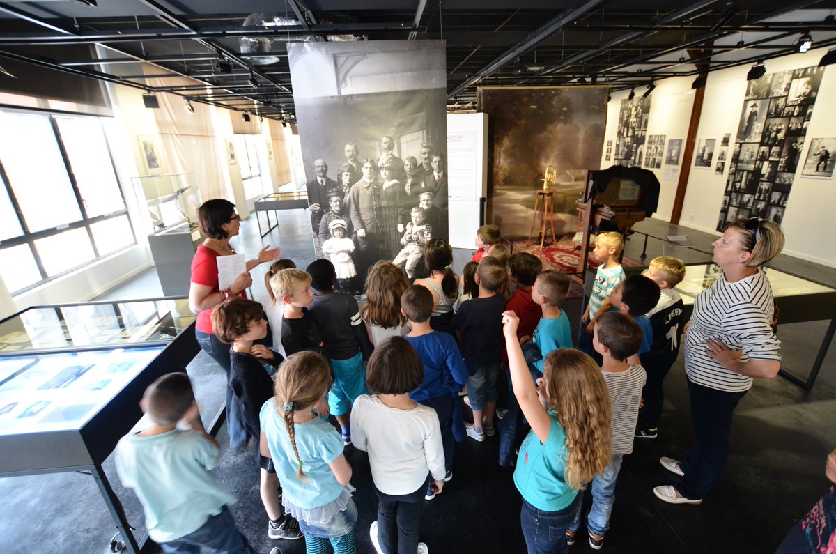 RMM_Rouen's tweet photo. Les #enfants sont à l'honneur pour le 5ème jour de la #MuseumWeek ! Toute l'année faites leur découvrir les joies des #musées et pendant les vacances inscrivez-les à des #ateliers créatifs! #kidsMW 
#LaFabriquedesSavoirs #RMMRouen #museum #child #MuseumWeek2018 #expo https://t.co/WG3HTEpoVk