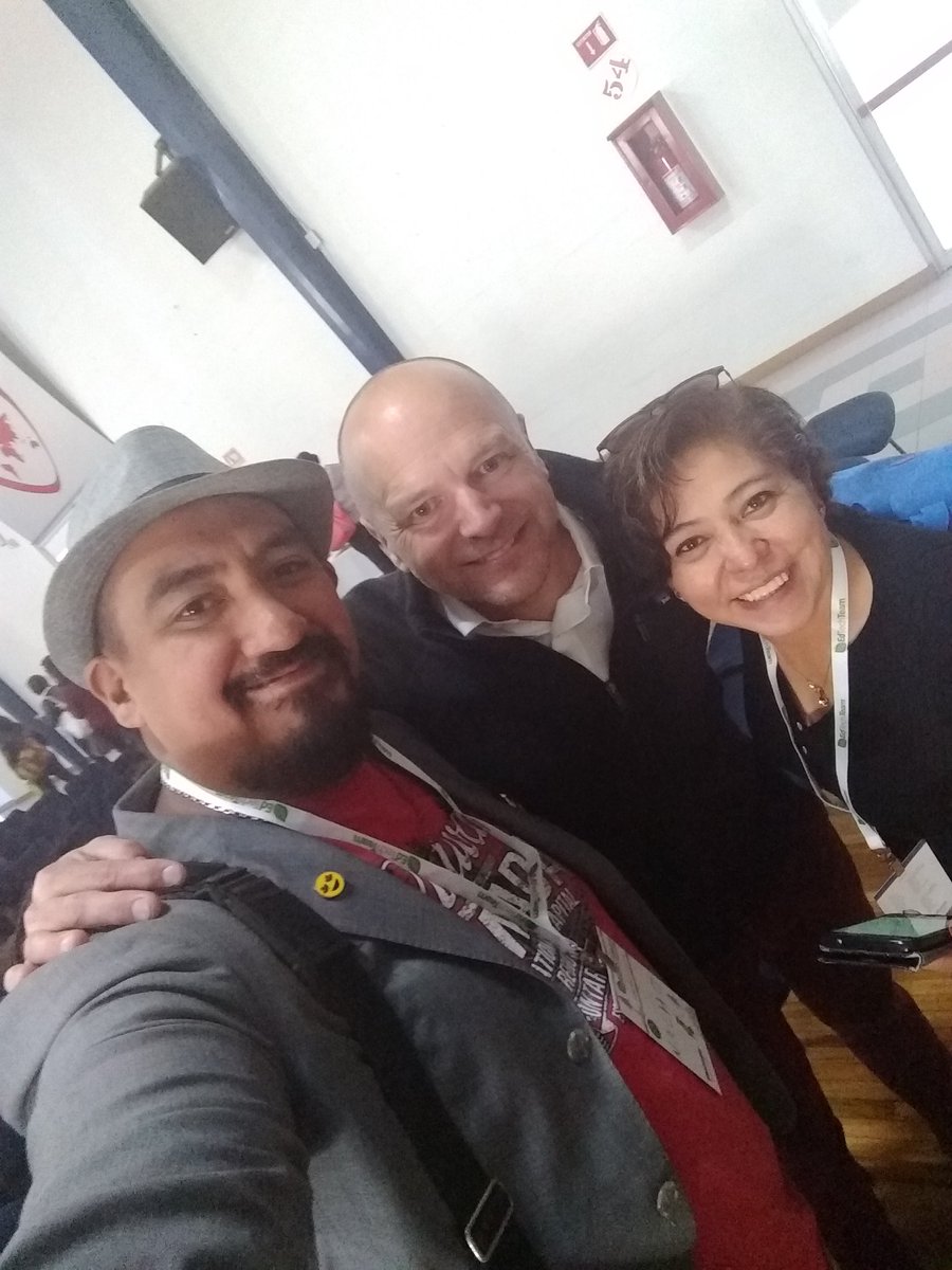 Nacho_Cicemp's tweet photo. Aprendiendo mejores prácticas para la docencia con #EdTechTeamMex https://t.co/1B5vUXnocj