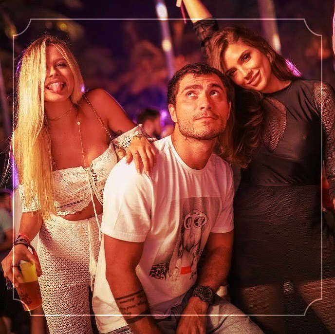 BruninhoeDavi's tweet photo. Sete dias antes | Se for embora vai deixar saudade, mas eu bebo ela por aí perdido em qualquer bar dessa cidade... #bar #cidade #SaudadeAfogada https://t.co/ybKE8rGqEB