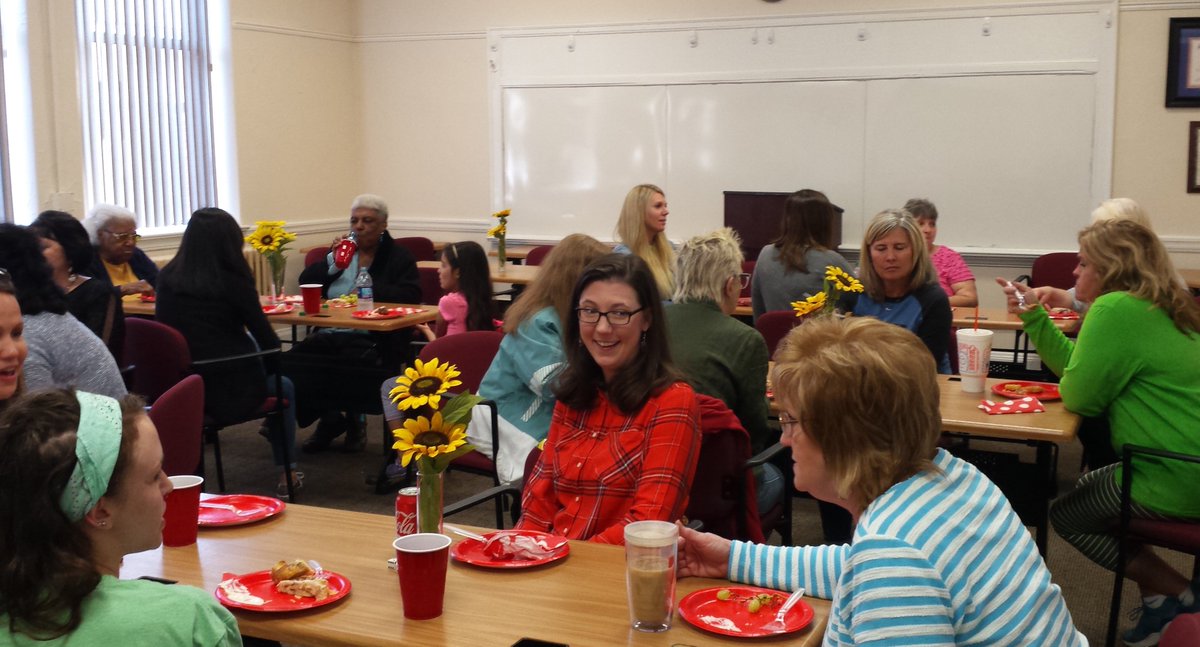 CityFieldsTN's tweet photo. Hands &amp; Feet is a group of ladies who have been partnering with us for about two years now. They meet weekly to visit elderly women in the neighborhood, host "Ladies Day" events, &amp; volunteer for us in hands-on ways. Thank you for being a faithful presence in Blythe Oldfield! https://t.co/AOTiHXAQcb