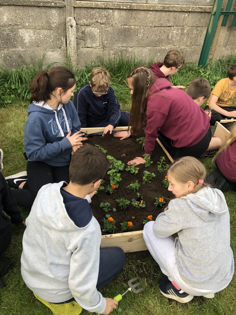 82ndScouts's tweet photo. The scouts got their hands dirty last night planting lots of different things 💐 we can’t wait to see them grow ⚜️ https://t.co/xTgpjOpdC7